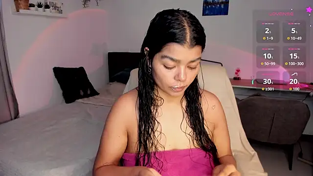 Snapshot of moonhelen chatting on 1, 8, 2026 moonhelen online show from 1, 8, 2026