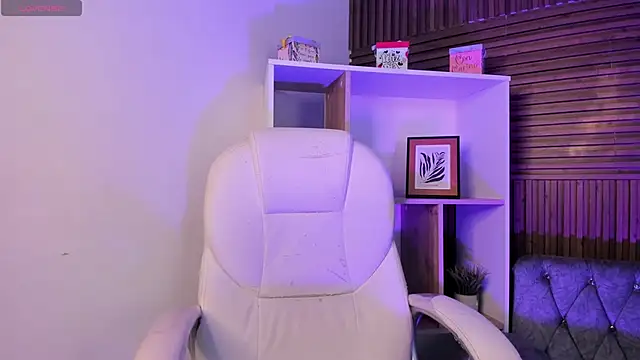 Snapshot of CarolineFyre chatting on 8, 2, 2026 CarolineFyre online show from 8, 2, 2026