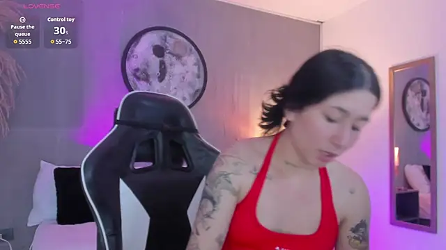 Snapshot of charlottee27_ chatting on 4, 6, 2026 charlottee27 online show from 4, 6, 2026