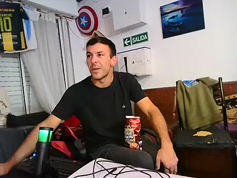 Snapshot of Bluntt55 chatting on 28, 4, 2026 Bluntt55 online show from 28, 4, 2026