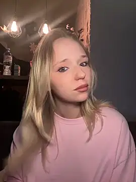 Snapshot of RollDollsi chatting on 16, 3, 2026 RollDollsi online show from 16, 3, 2026