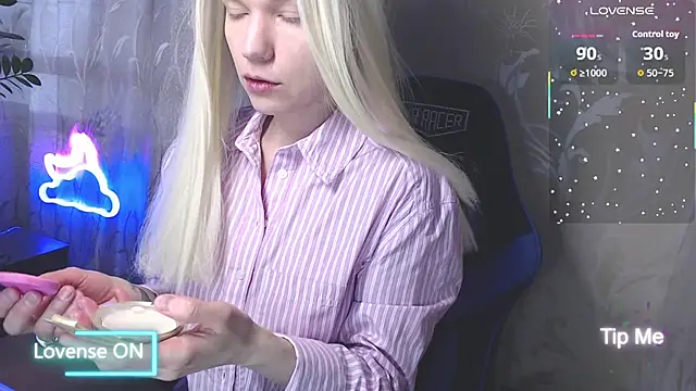 Snapshot of Shiny_Victoria chatting on 3, 5, 2026 Shiny Victoria online show from 3, 5, 2026