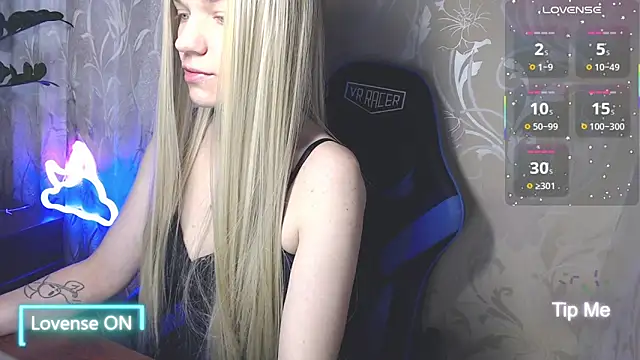 Snapshot of Shiny_Victoria chatting on 31, 5, 2026 Shiny Victoria online show from 31, 5, 2026