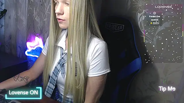 Snapshot of Shiny_Victoria chatting on 25, 7, 2026 Shiny Victoria online show from 25, 7, 2026
