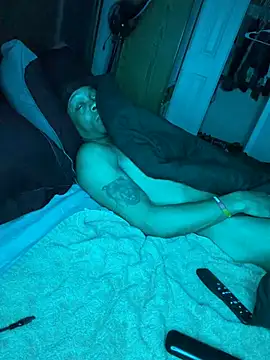 Snapshot of Suavea757 chatting on 11, 2, 2026 Suavea757 online show from 11, 2, 2026