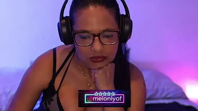 Snapshot of MelOnlyOf chatting on 2, 3, 2026 MelOnlyOf online show from 2, 3, 2026