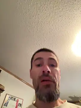 Snapshot of tommattsonn chatting on 28, 4, 2026 tommattsonn online show from 28, 4, 2026