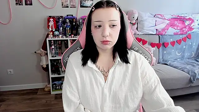 Snapshot of MollysLand chatting on 4, 3, 2026 MollysLand online show from 4, 3, 2026