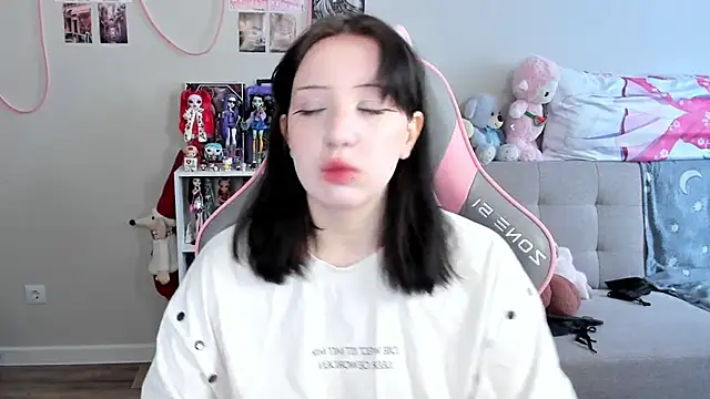 Snapshot of MollysLand chatting on 10, 4, 2026 MollysLand online show from 10, 4, 2026