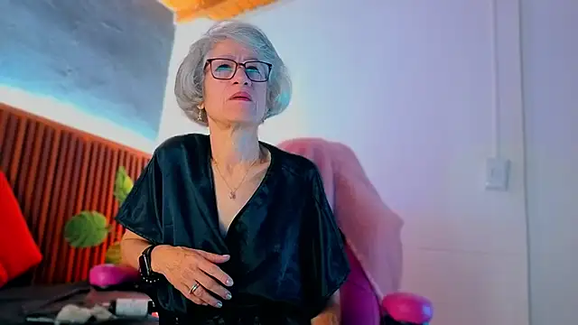 Snapshot of miss_monserrate01 chatting on 5, 2, 2026 miss monserrate01 online show from 5, 2, 2026