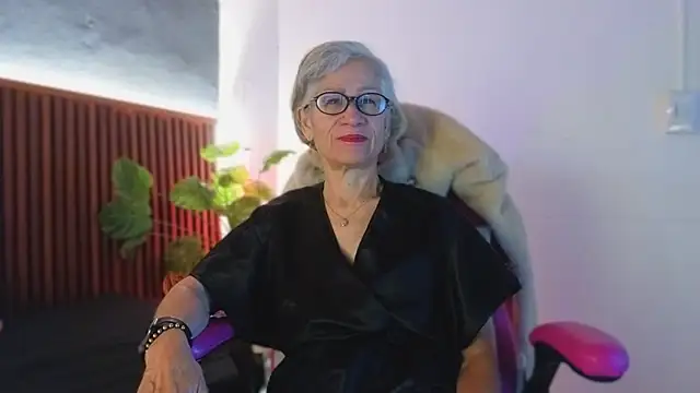 Snapshot of miss_monserrate01 chatting on 9, 2, 2026 miss monserrate01 online show from 9, 2, 2026