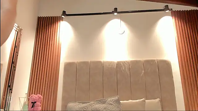 Snapshot of _Laura_saenz1 chatting on 28, 7, 2026 Laura saenz1 online show from 28, 7, 2026