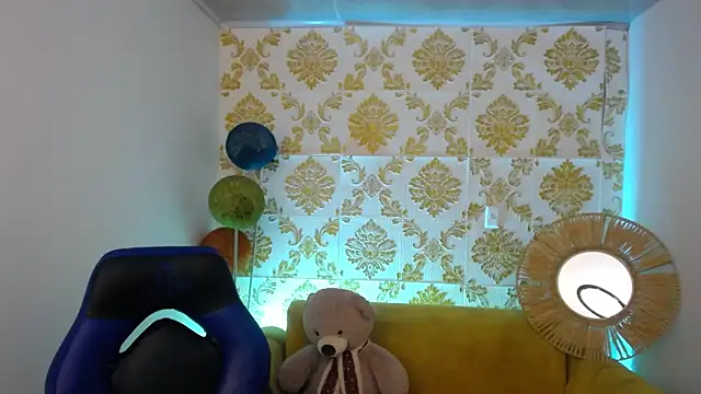 ALISS M  online show from 8, 4, 2026