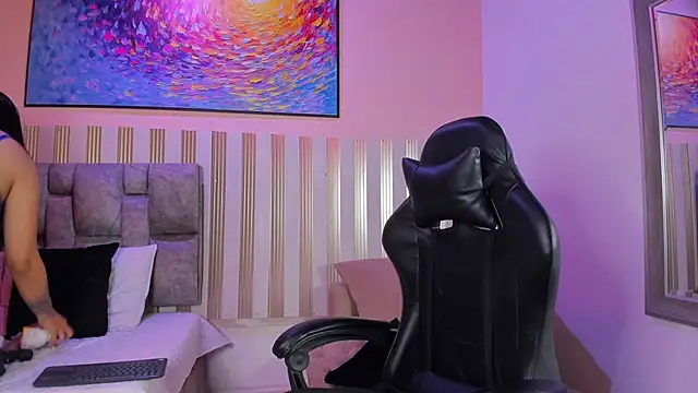 nina glow online show from 30, 3, 2026