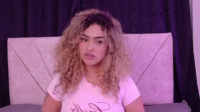 Snapshot of Maddy_Beluci chatting on 13, 5, 2026 Maddy Beluci online show from 13, 5, 2026