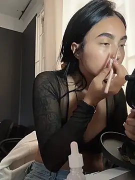 Sara Fernandez  online show from 3, 2, 2026