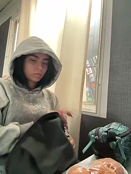 Sara Fernandez  online show from 19, 2, 2026