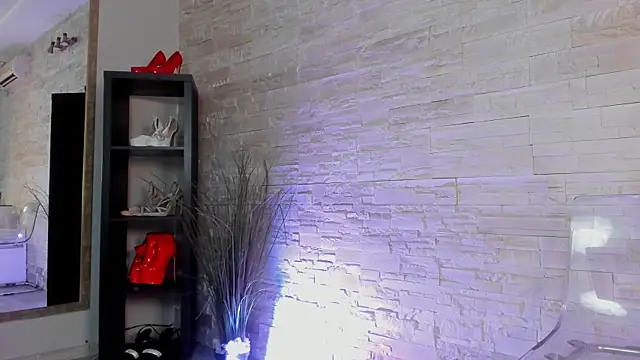 Snapshot of Ivorym00n chatting on 8, 4, 2026 Ivorym00n online show from 8, 4, 2026