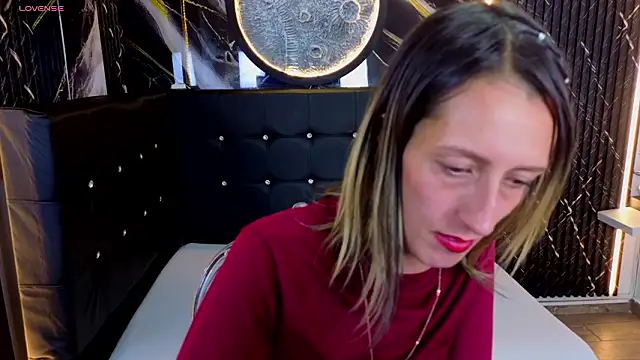 Snapshot of Karolyn_rousse chatting on 7, 2, 2026 Karolyn rousse online show from 7, 2, 2026