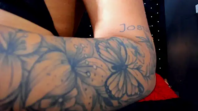 MiaWolton online show from 17, 4, 2026