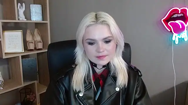 Snapshot of SweetLilyxo chatting on 19, 2, 2026 SweetLilyxo online show from 19, 2, 2026