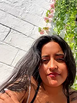 Annie Alicee online show from 11, 2, 2026