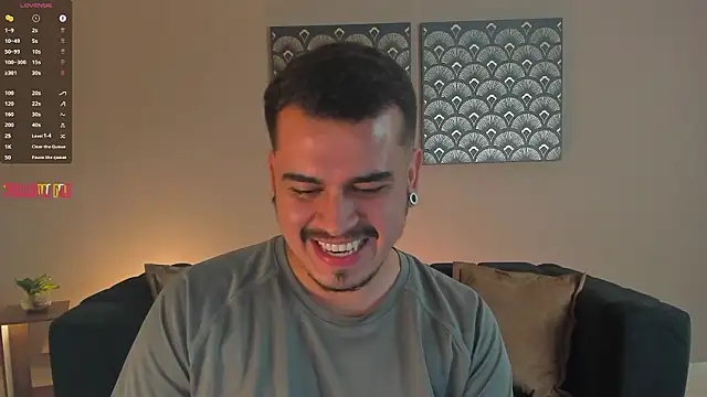 Snapshot of Chriss_Hunt chatting on 4, 2, 2026 Chriss Hunt online show from 4, 2, 2026