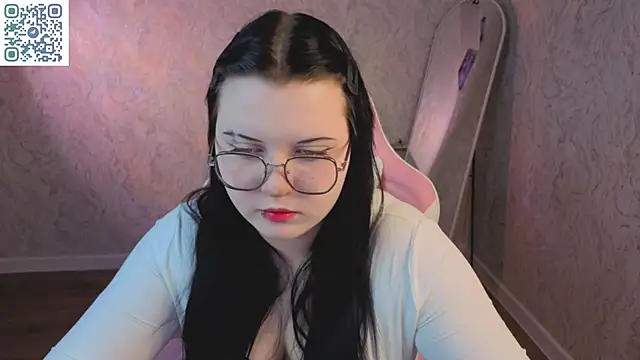 Snapshot of Kira_G0ld chatting on 28, 4, 2026 Kira G0ld online show from 28, 4, 2026