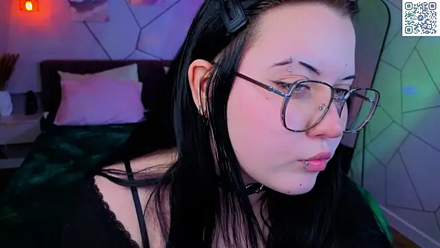 Snapshot of Kira_G0ld chatting on 16, 5, 2026 Kira G0ld online show from 16, 5, 2026