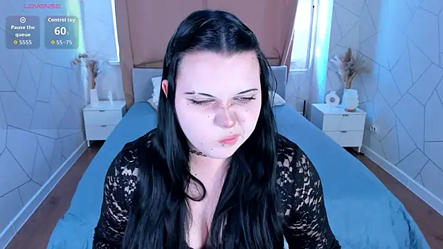 Snapshot of Kira_G0ld chatting on 4, 6, 2026 Kira G0ld online show from 4, 6, 2026