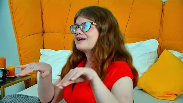 ChloeHalses online show from 6, 6, 2026