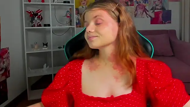 ChloeHalses online show from 8, 6, 2026