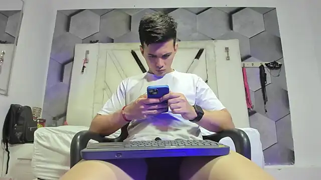 GoldenBoyM online show from 16, 7, 2026