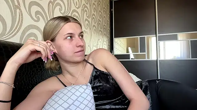 Snapshot of JeneeEady chatting on 4, 6, 2026 JeneeEady online show from 4, 6, 2026