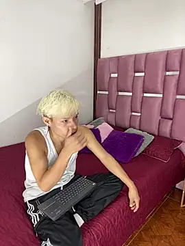 MaxyRyan online show from 5, 3, 2026