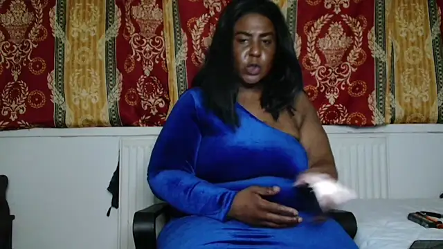 CurvySashia online show from 11, 4, 2026