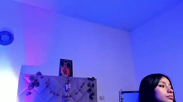 Chloe Miller 2 online show from 7, 3, 2026