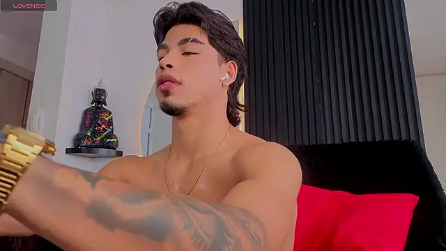 ARON LUXX online show from 5, 2, 2026