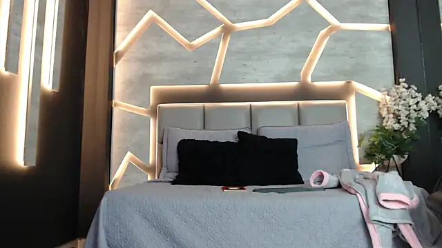 Snapshot of MiistressBlu chatting on 2, 3, 2026 MiistressBlu online show from 2, 3, 2026