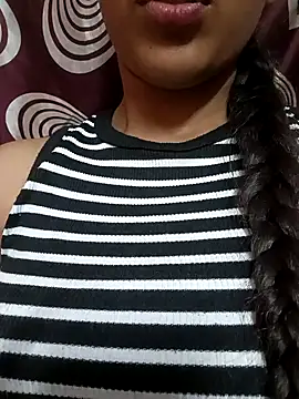 komalsharma99 online show from 28, 4, 2026
