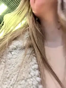Snapshot of blonde_exe chatting on 21, 4, 2026 blonde exe online show from 21, 4, 2026