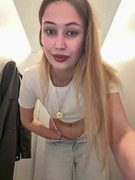 Snapshot of blonde_exe chatting on 5, 5, 2026 blonde exe online show from 5, 5, 2026