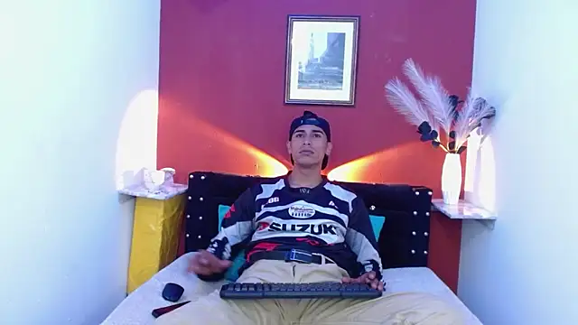 Andrey santamaria online show from 5, 3, 2026