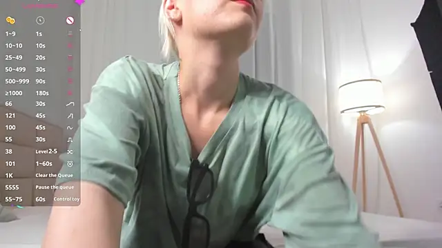 Snapshot of GoldenLenarz chatting on 10, 7, 2026 GoldenLenarz online show from 10, 7, 2026