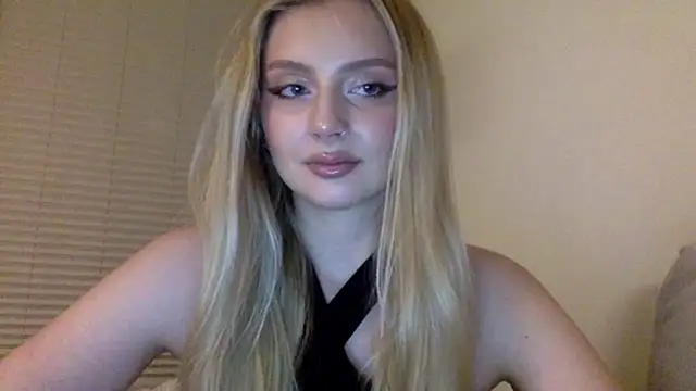 Snapshot of MayaWetDream chatting on 6, 5, 2026 MayaWetDream online show from 6, 5, 2026