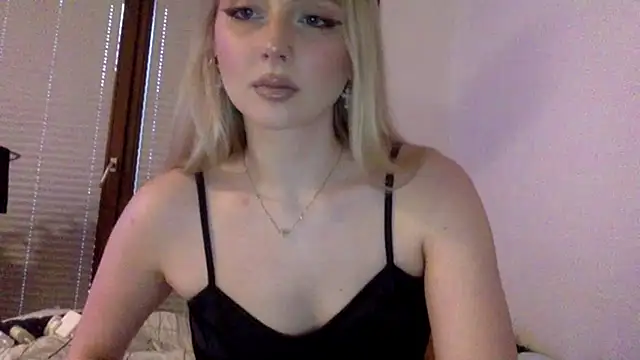 Snapshot of MayaWetDream chatting on 17, 5, 2026 MayaWetDream online show from 17, 5, 2026