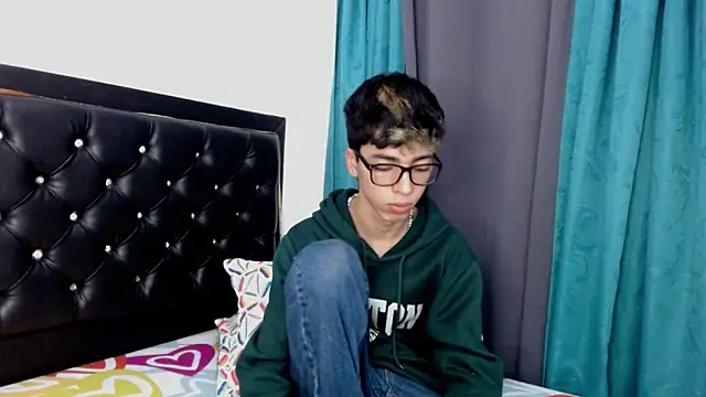 Snapshot of gabriel_x18 chatting on 2, 3, 2026 gabriel x18 online show from 2, 3, 2026