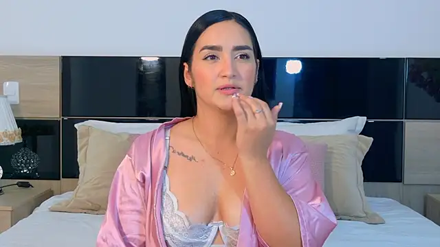 Snapshot of MaraGrief_ chatting on 5, 4, 2026 MaraGrief online show from 5, 4, 2026