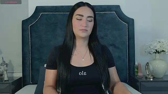 Snapshot of MaraGrief_ chatting on 9, 4, 2026 MaraGrief online show from 9, 4, 2026