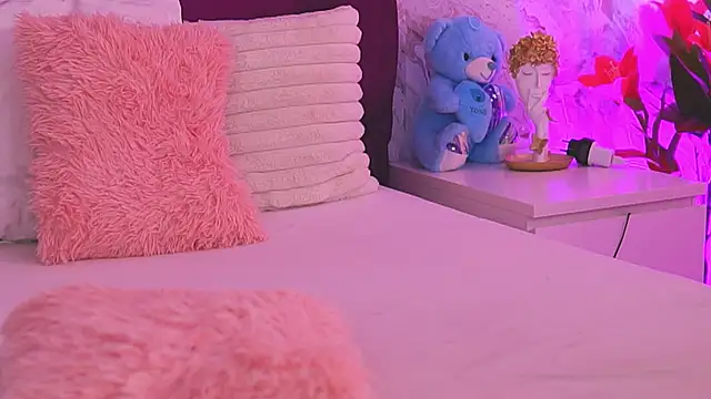 EllinaNuria online show from 16, 4, 2026